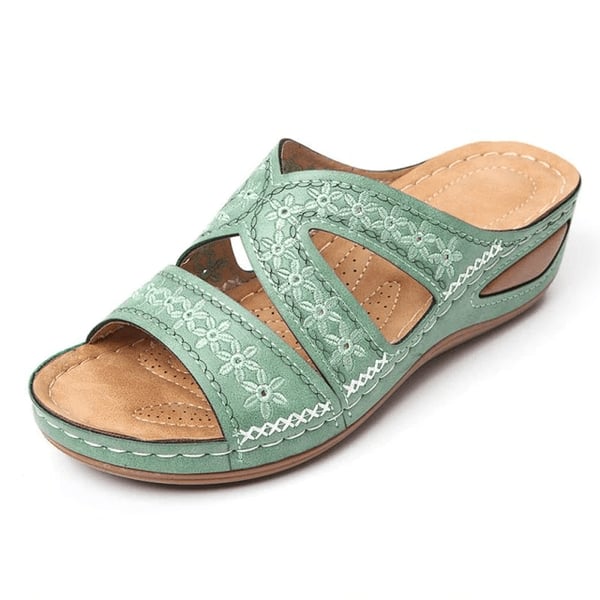 High-quality Orthopaedic Slip-on Sandals With A Thick Platform